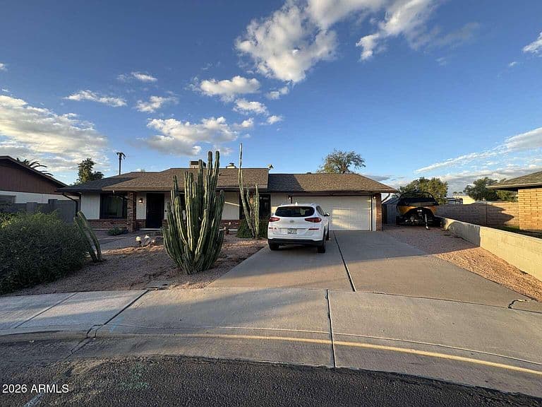 1846 E Grove Circle photo 1