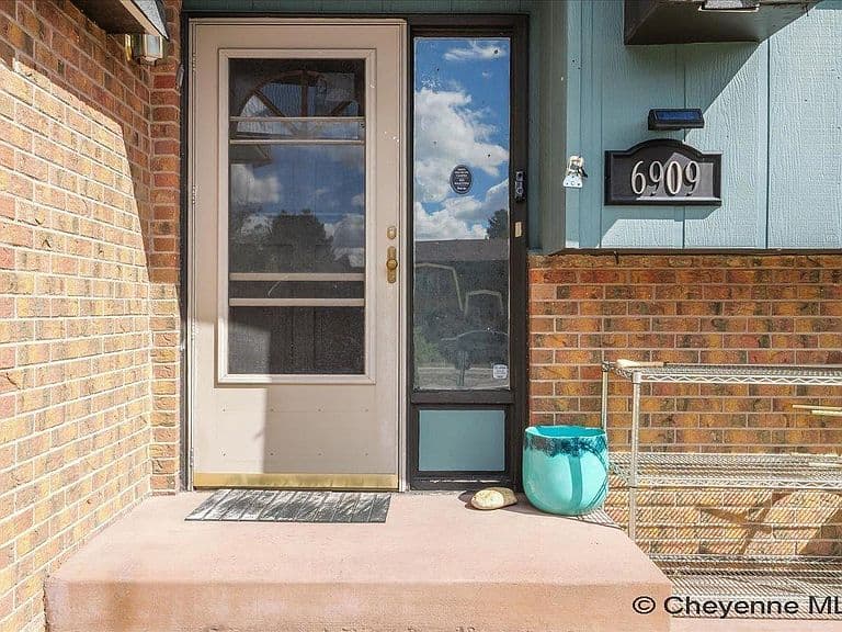 6909 Bomar Dr photo 3