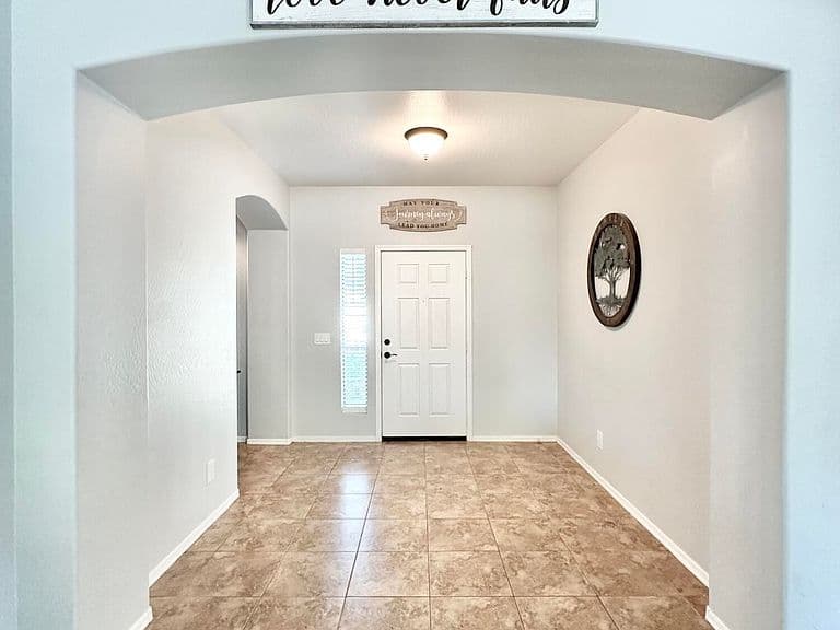 16433 W MESCAL Street photo 4