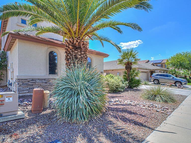 40711 W ROBBINS Drive photo 2