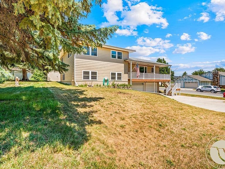 401 W 11th St photo 3