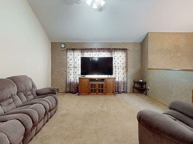 27288 Sequoia Ave photo 3