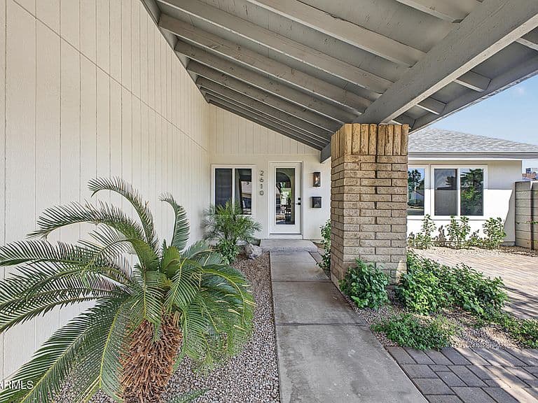 2610 E SYLVIA Street photo 5