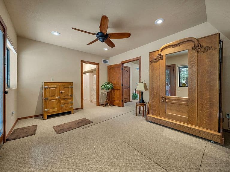 568 Jacks Canyon Dr photo 4