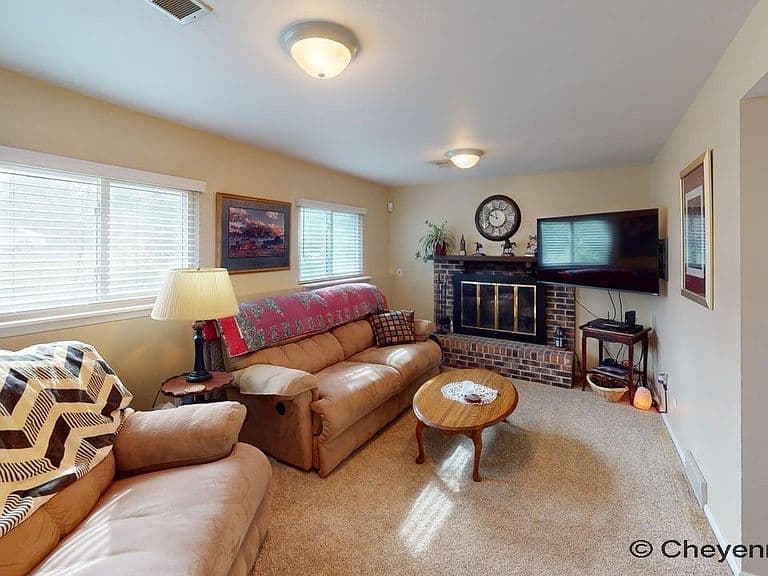 1240 Madison Ave photo 2