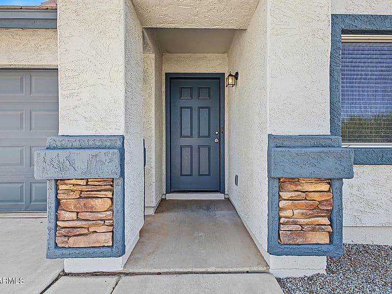28240 N QUARTZ Way photo 2