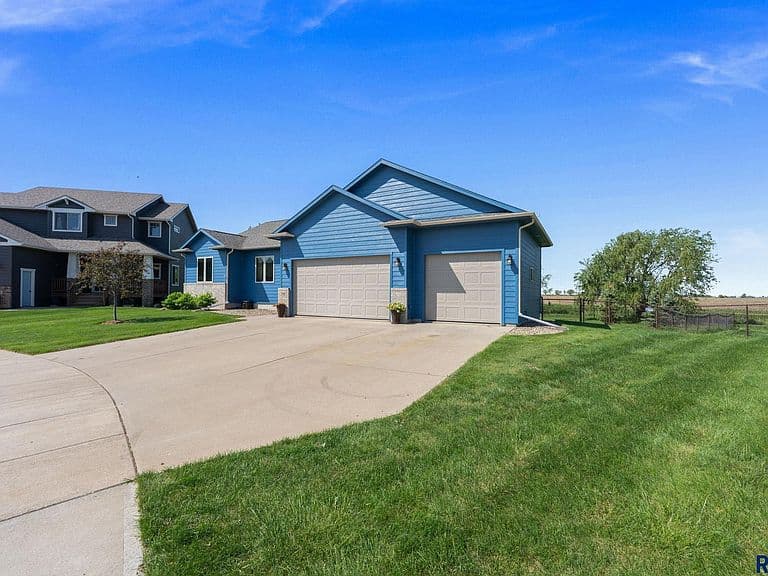 760 Fox Ct photo 2