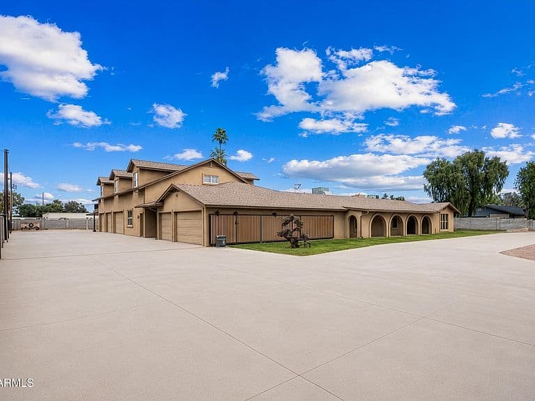 322 E Redfield Road photo 2