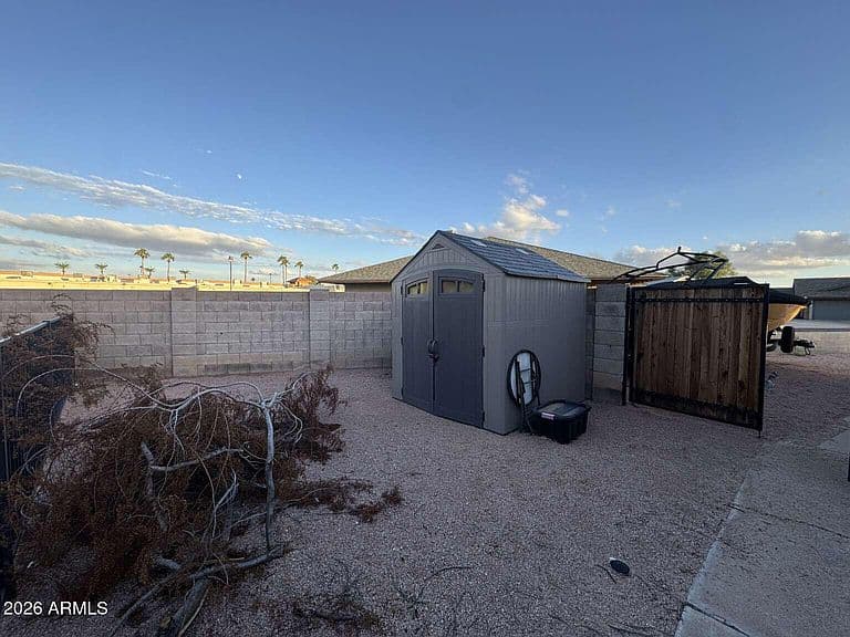 1846 E Grove Circle photo 2
