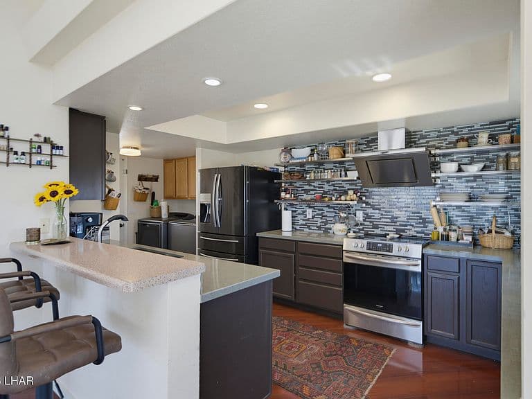 2015 Burke Ln photo 5
