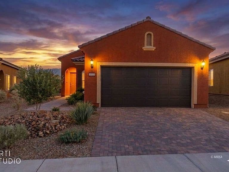 1338 Settlers Way photo 2