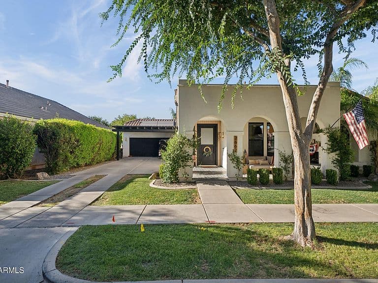 2662 E VALENCIA Street photo 4