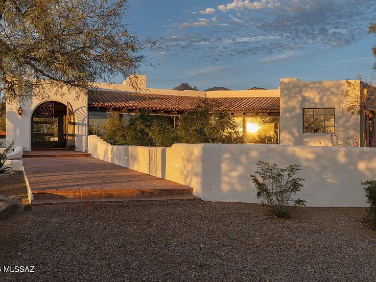 5055 N Calle La Vela photo 3
