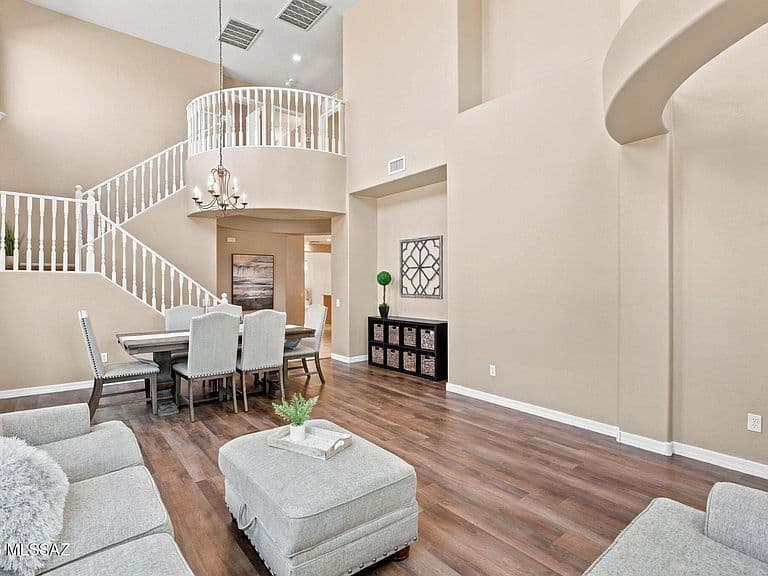 972 W Leatherleaf Dr photo 5