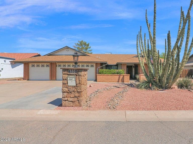 4338 W MICHELLE Drive photo 1