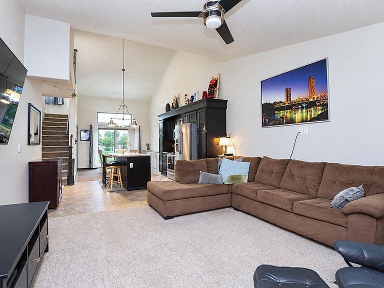 904 Villa Dr photo 5