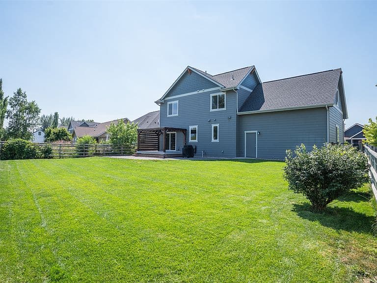 380 Stonybrook Dr photo 2