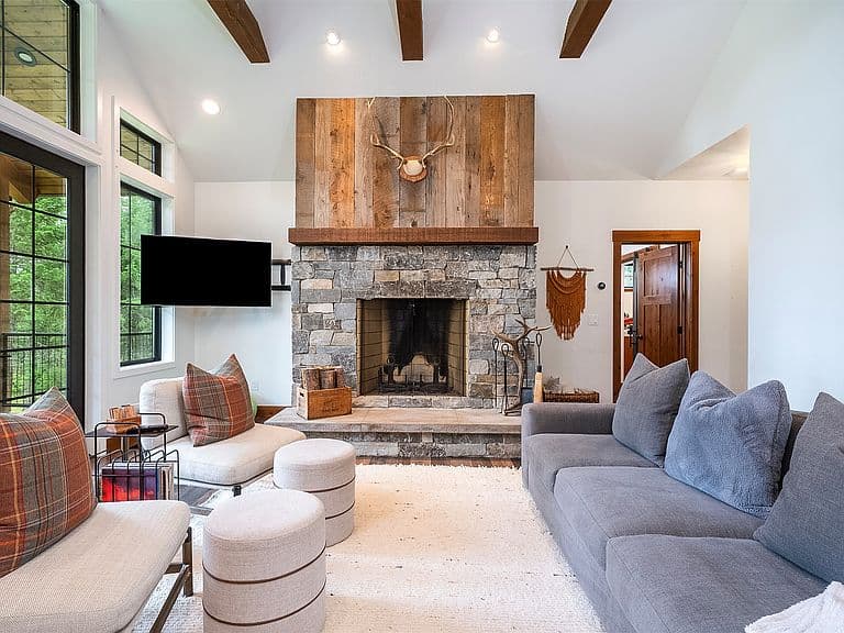 1349 Whitefish Village Dr photo 2