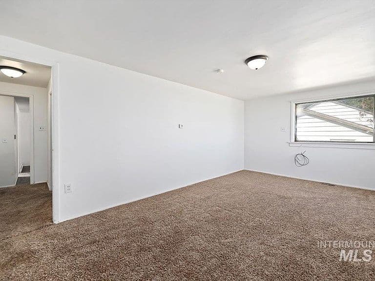 342 Railroad Ave W photo 5