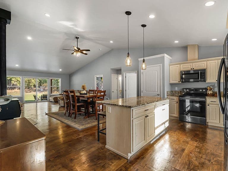 344 Duffy Ln photo 2