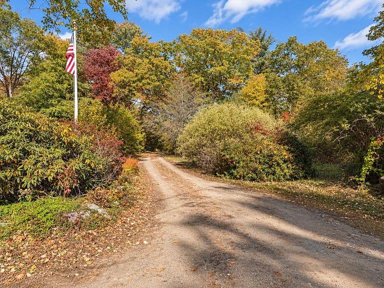 442 Royalston Road photo 3