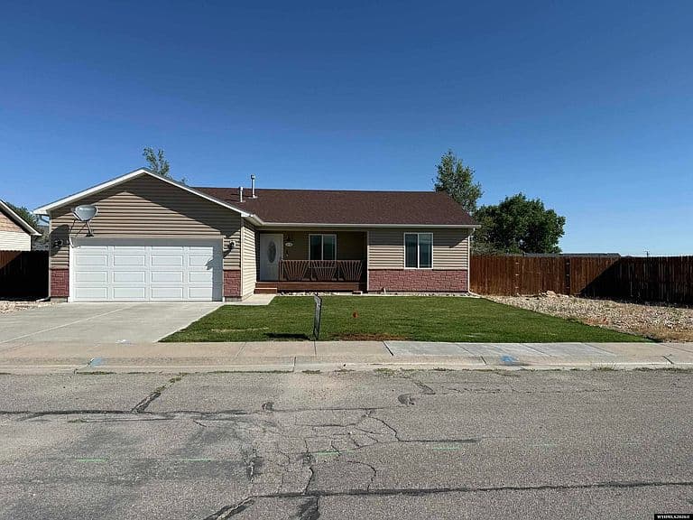 609 Olive Cir photo 1