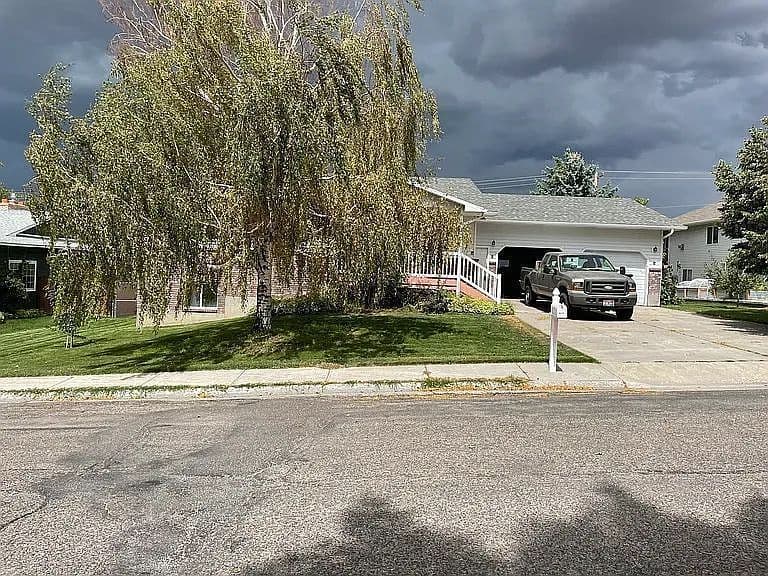 185 Crestview St photo 3