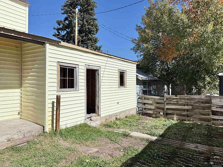 610 Cedar Ave photo 3
