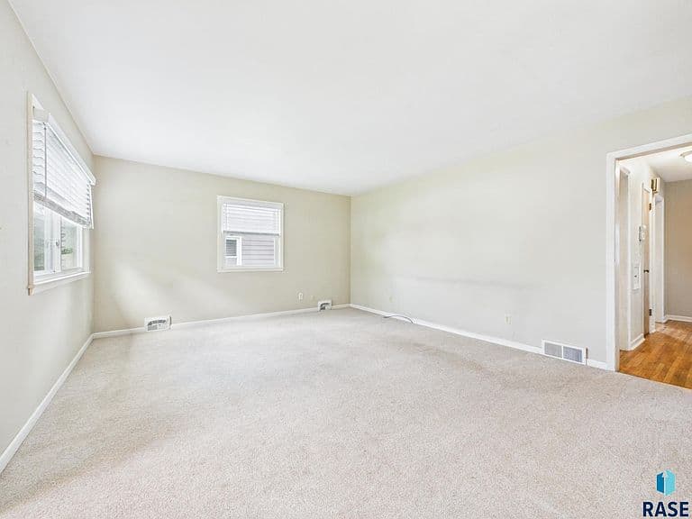 1608 S Sherman Ave photo 4