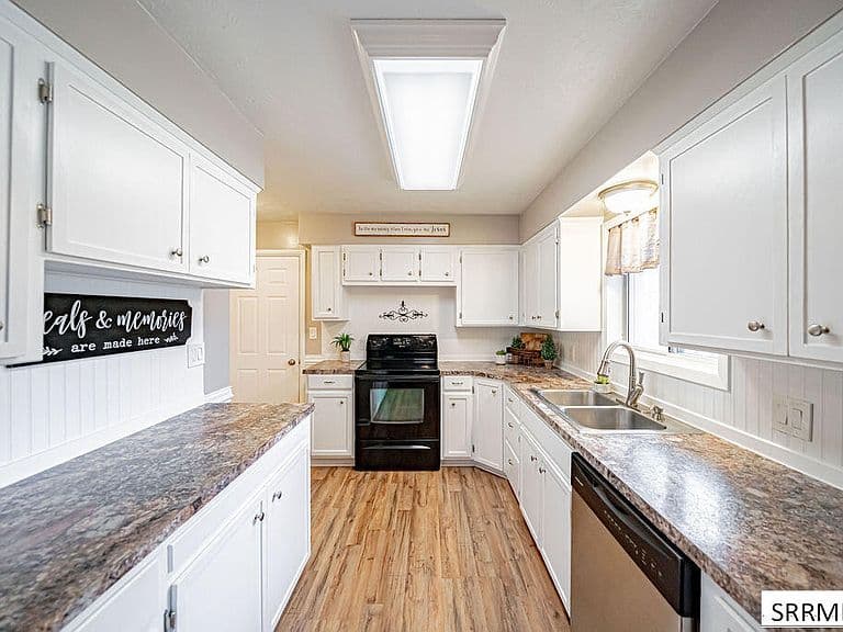 1330 Merrett Dr photo 4