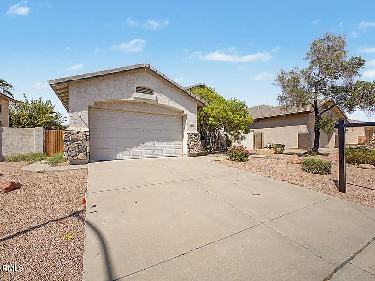 6526 W ORAIBI Drive photo 2