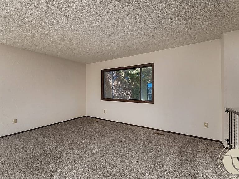 4032 Cambridge Dr photo 4