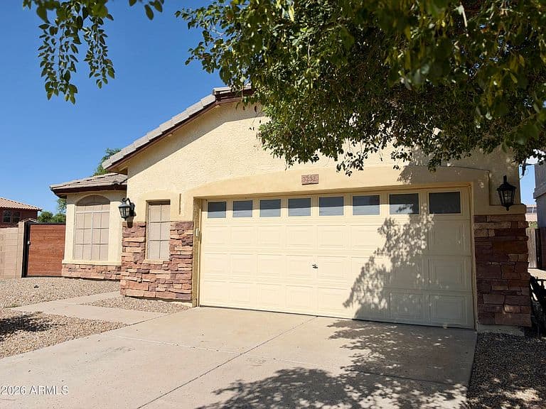 3232 W T RYAN Lane photo 2