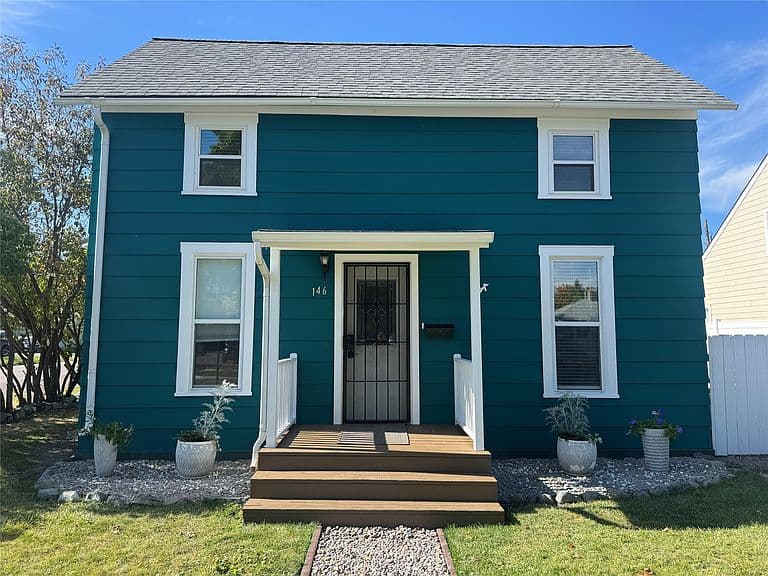 146 8th Ave W photo 1