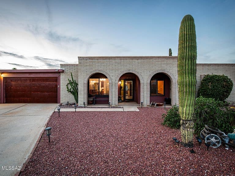 7821 N Nicole Pl photo 1