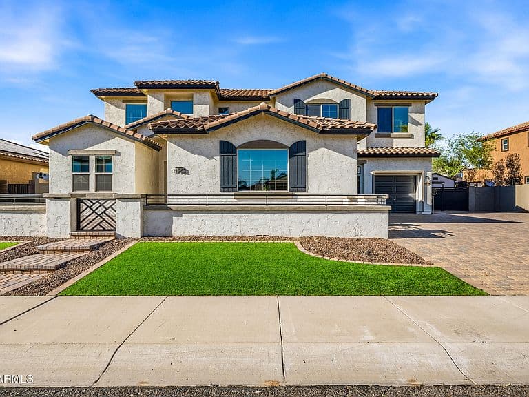 17962 W MONTECITO Avenue photo 3