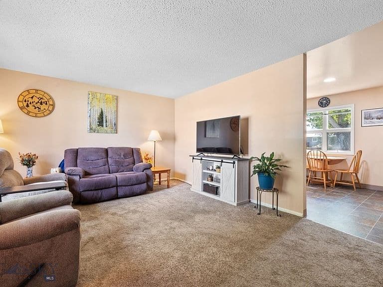 1722 Cheryl St photo 3