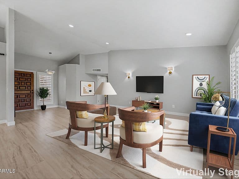 8961 E SUTTON Drive photo 3