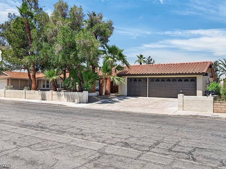 1864 Muchacha Dr photo 2