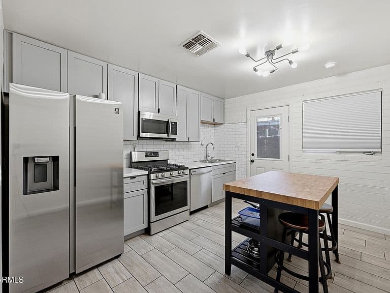 1033 N 25TH Street photo 1
