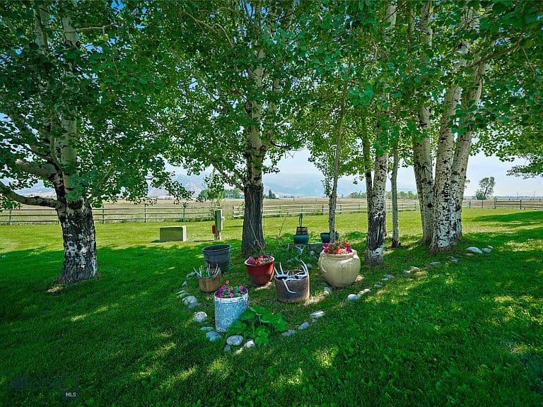 6070 Springhill Rd photo 5