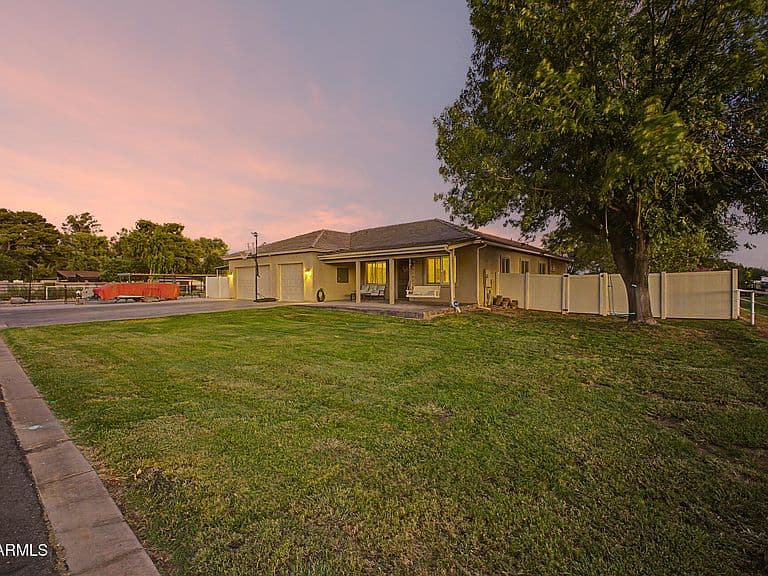 2233 E PARK Avenue photo 3