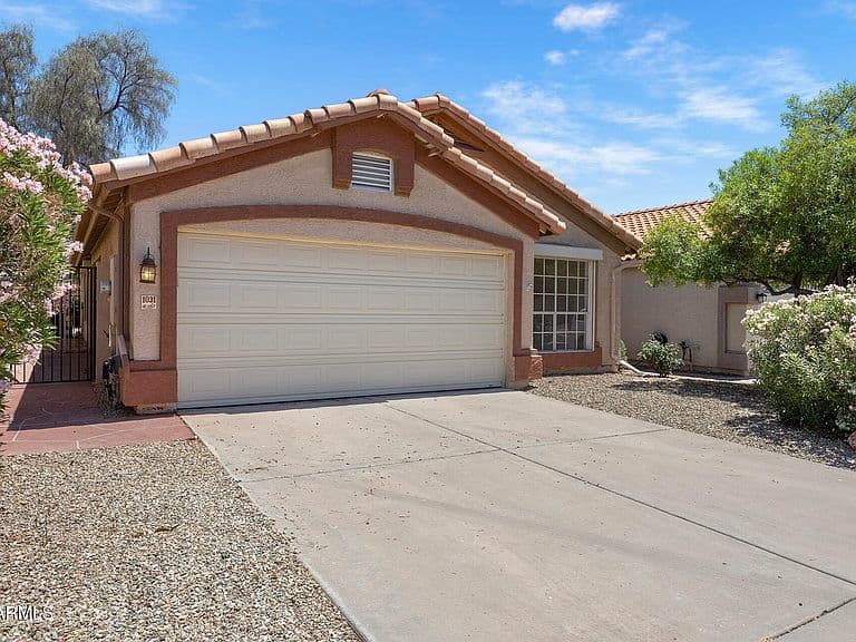 1031 N ARROYA Street photo 4