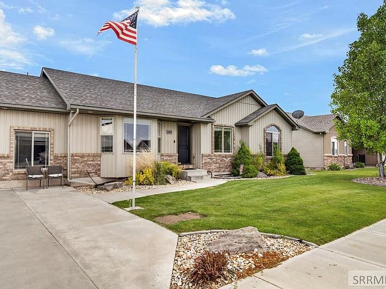 2890 N Sunlight Dr photo 4