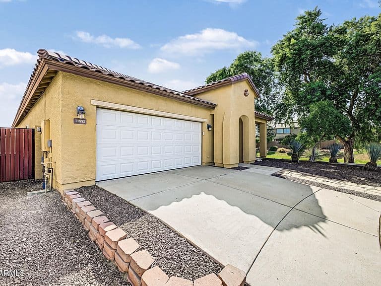 11835 W DALEY Court photo 4
