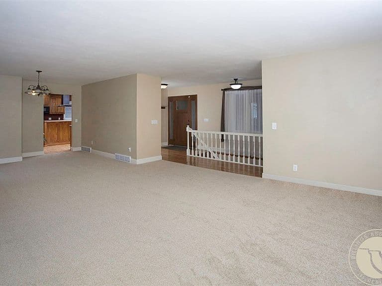 3222 Parkhill Dr photo 2