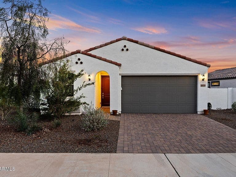 18039 W AMBER RIDGE Way photo 2