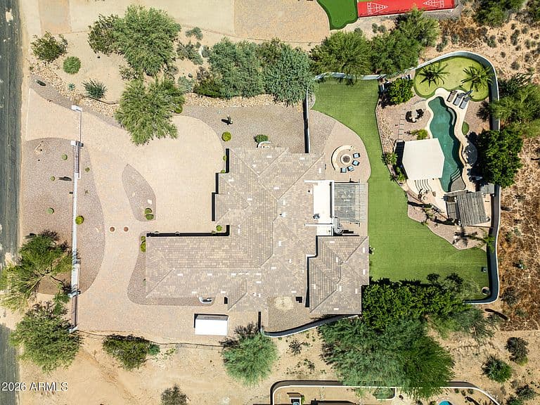 5847 E Quail Track Drive photo 2