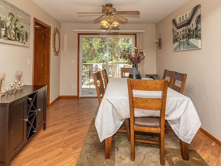 329 Saturn Dr photo 4