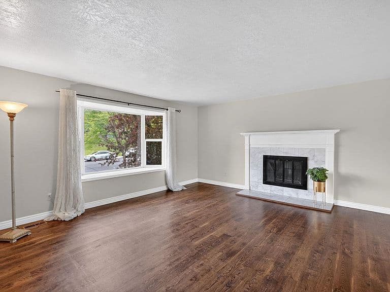 125 Stanford Ave photo 2